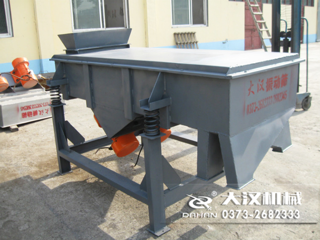 1016型直線振動篩的材質分為：不銹鋼，碳鋼兩種可以選擇。