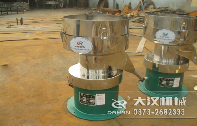 涂料振動篩 涂料振動篩底部為碳鋼材質,上半部分與無聊接觸的為不銹鋼材質,這種產品能夠在成本上有所節約。